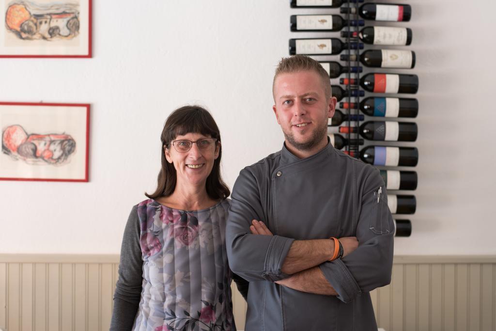 Azienda Agricola Simone Cerruti - Moscateria Villa Castiglione Tinella Exteriör bild