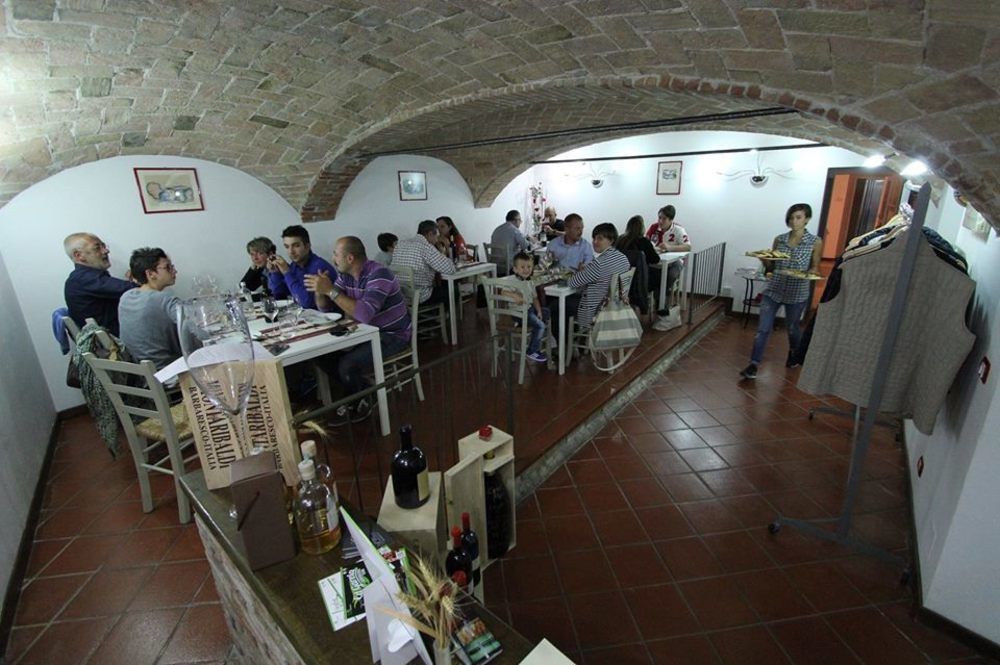 Azienda Agricola Simone Cerruti - Moscateria Villa Castiglione Tinella Exteriör bild